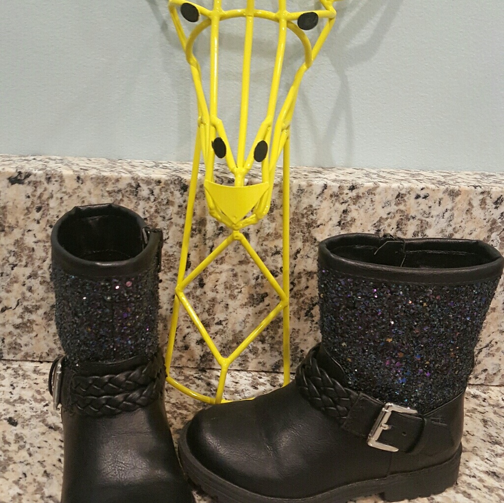 Lil girl Fashion boots size 8